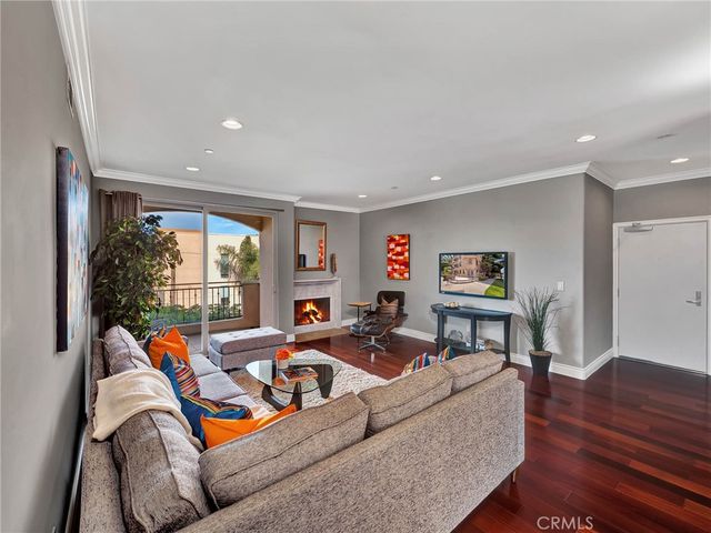 11280 La Maida 401, North Hollywood, CA 91601