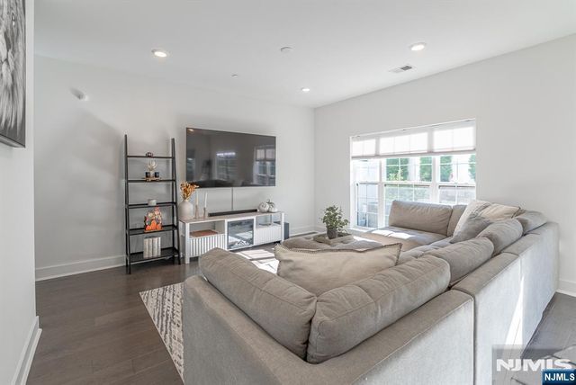 49 Harvest, Little Falls, NJ 07424