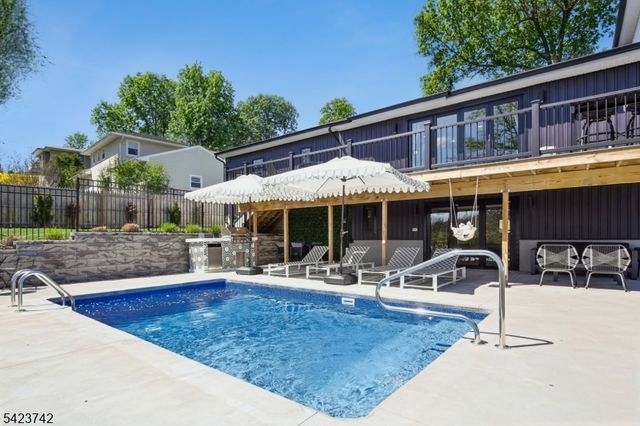 8 Rand Dr, West Orange Twp., NJ 07052