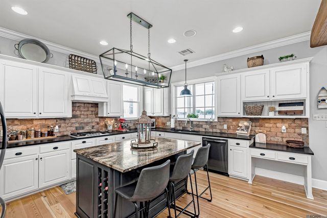 7890 False River Rd, Oscar, LA 70762