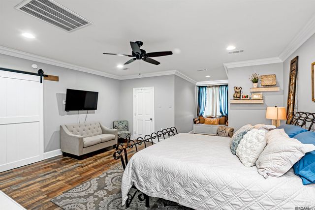 7890 False River Rd, Oscar, LA 70762
