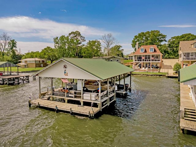 7890 False River Rd, Oscar, LA 70762