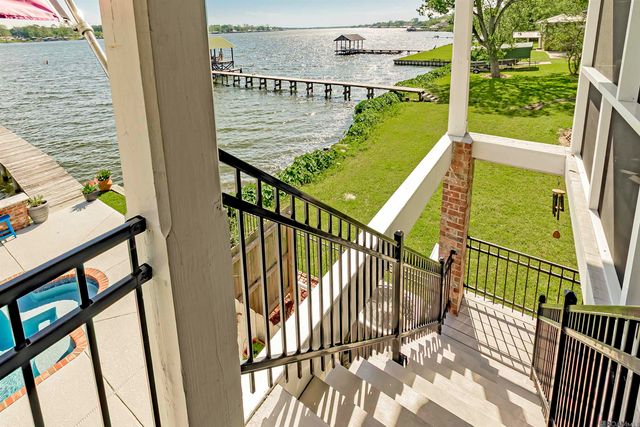 7890 False River Rd, Oscar, LA 70762