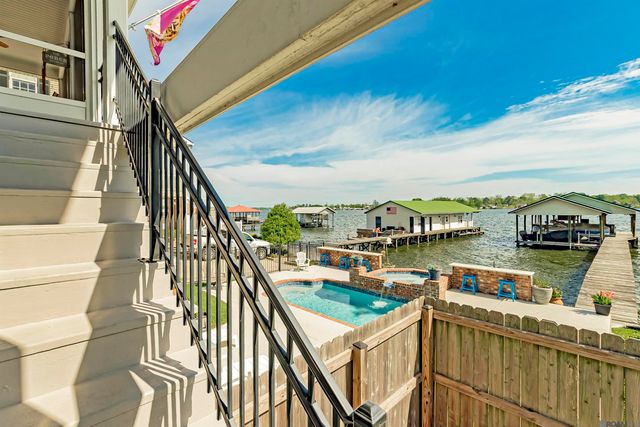 7890 False River Rd, Oscar, LA 70762