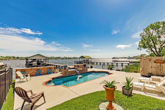 7890 False River Rd, Oscar, LA 70762