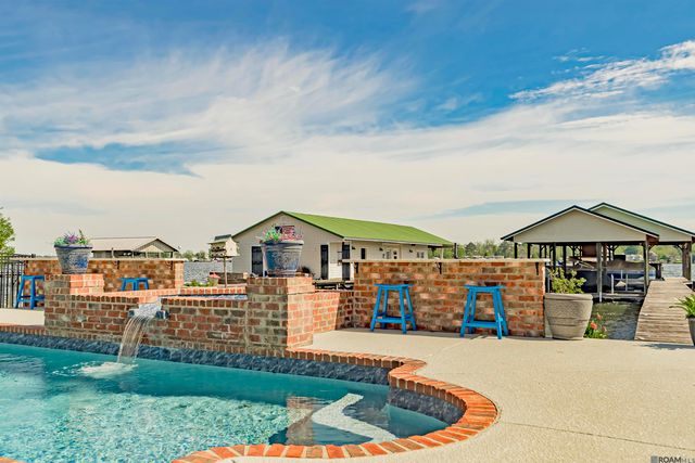 7890 False River Rd, Oscar, LA 70762