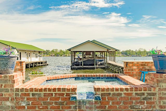 7890 False River Rd, Oscar, LA 70762