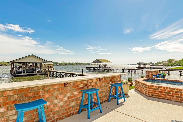 7890 False River Rd, Oscar, LA 70762