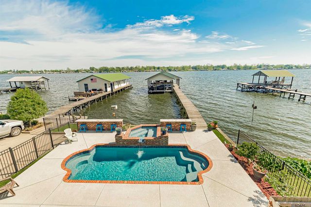 7890 False River Rd, Oscar, LA 70762