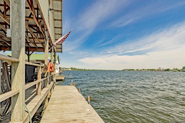 7890 False River Rd, Oscar, LA 70762