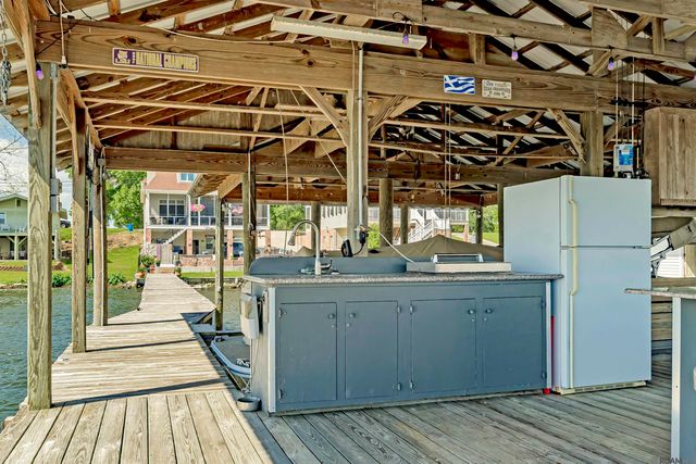 7890 False River Rd, Oscar, LA 70762