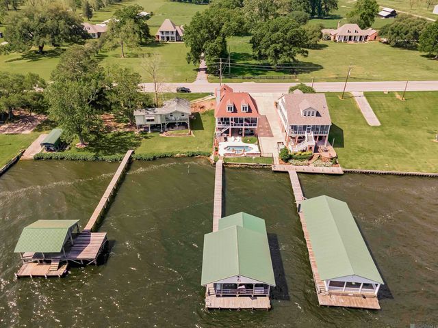 7890 False River Rd, Oscar, LA 70762