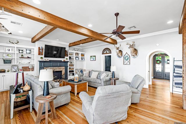 7890 False River Rd, Oscar, LA 70762