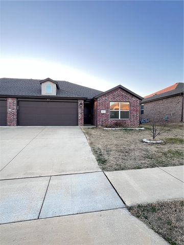 431 Red Robin Street, Centerton, AR 72719