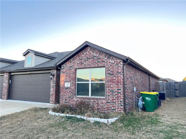 431 Red Robin Street, Centerton, AR 72719