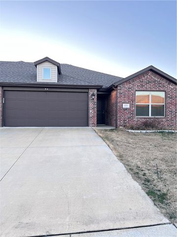 431 Red Robin Street, Centerton, AR 72719