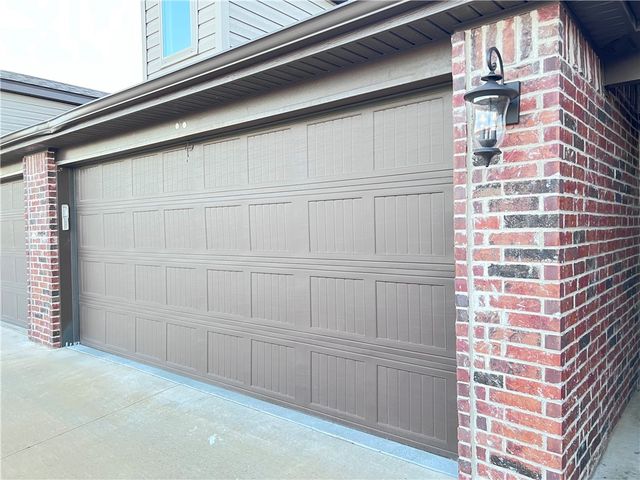 431 Red Robin Street, Centerton, AR 72719