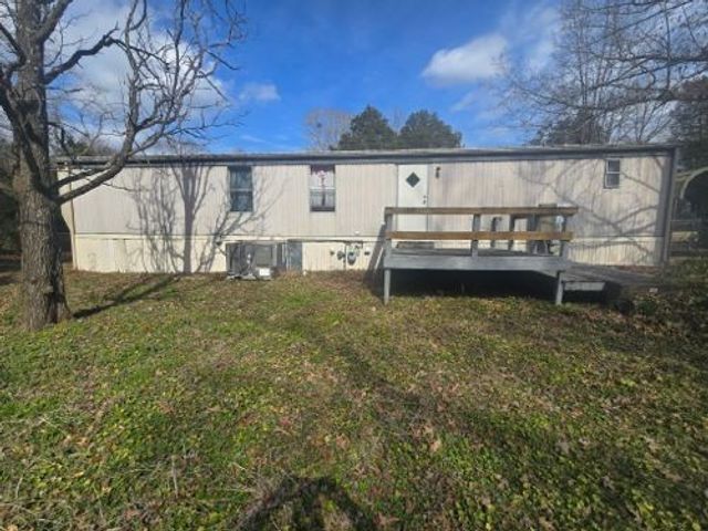 599 Overhead Bridge Rd, Camden, TN 38320