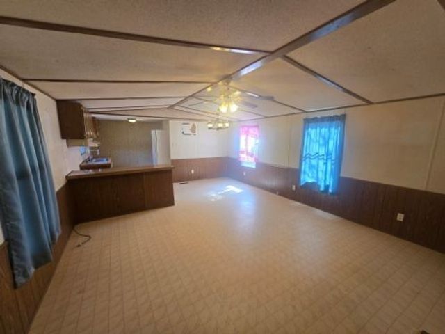 599 Overhead Bridge Rd, Camden, TN 38320