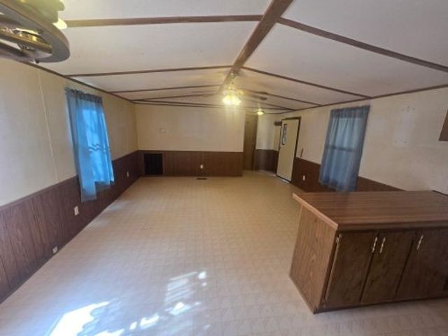 599 Overhead Bridge Rd, Camden, TN 38320