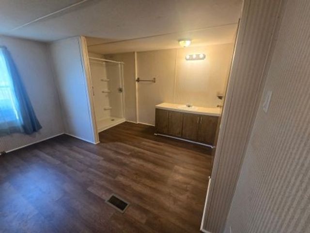 599 Overhead Bridge Rd, Camden, TN 38320