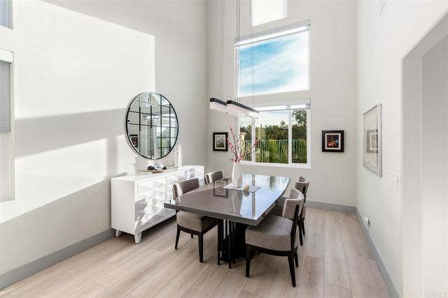 2955 Avendia Valera, Carlsbad, CA 92009