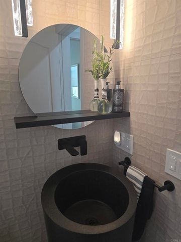 2955 Avendia Valera, Carlsbad, CA 92009