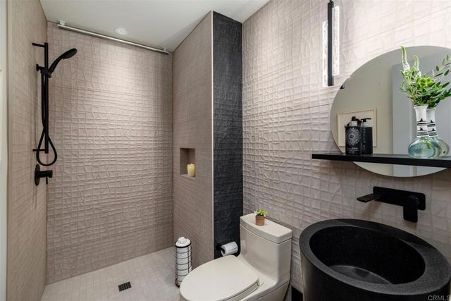 2955 Avendia Valera, Carlsbad, CA 92009