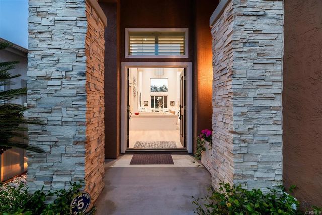 2955 Avendia Valera, Carlsbad, CA 92009