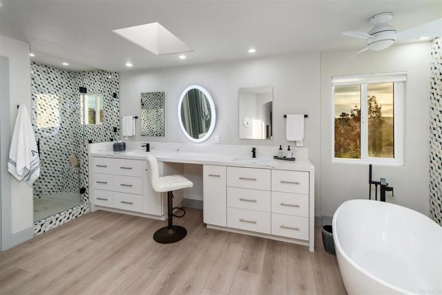 2955 Avendia Valera, Carlsbad, CA 92009