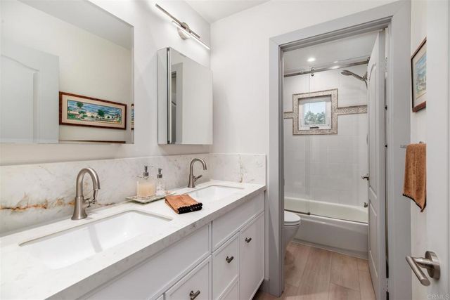 2955 Avendia Valera, Carlsbad, CA 92009