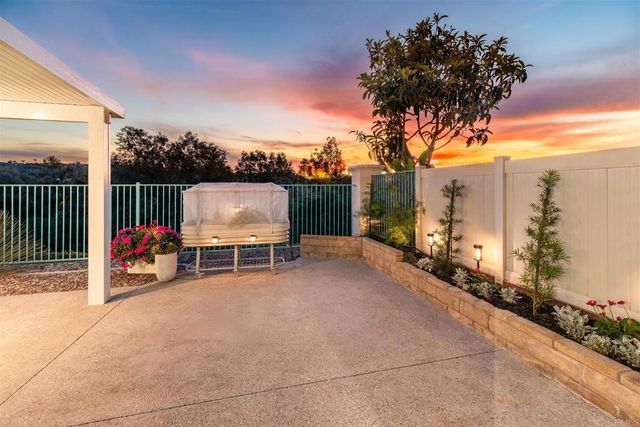 2955 Avendia Valera, Carlsbad, CA 92009