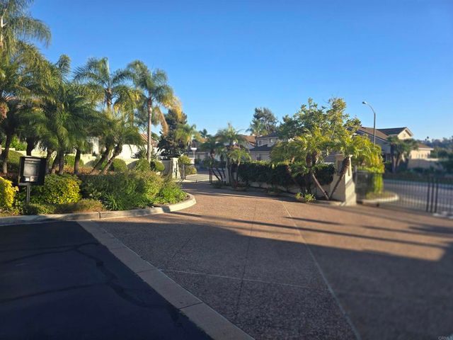 2955 Avendia Valera, Carlsbad, CA 92009