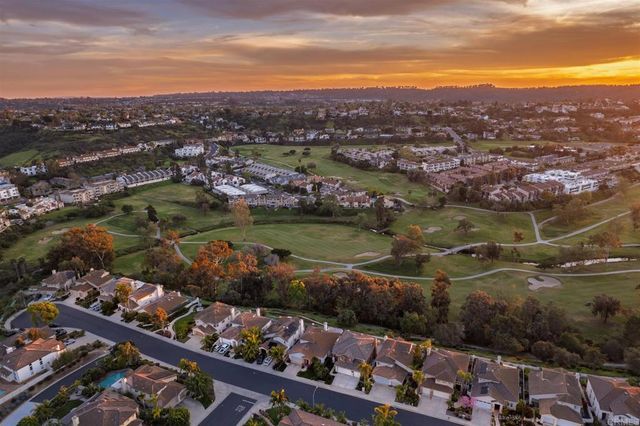 2955 Avendia Valera, Carlsbad, CA 92009