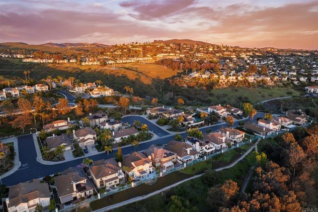 2955 Avendia Valera, Carlsbad, CA 92009