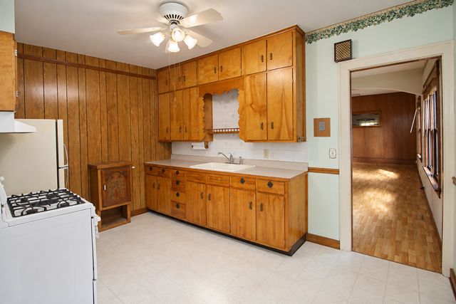1423 N Raynor Avenue, Joliet, IL 60435