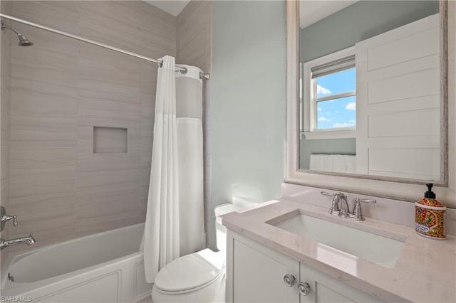 6420 Pembroke WAY, Naples, FL 34113