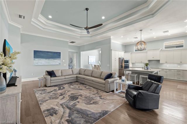 6420 Pembroke WAY, Naples, FL 34113