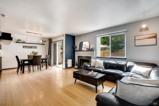 30 Fredrick Dr, Rohnert Park, CA 94928