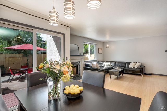 30 Fredrick Dr, Rohnert Park, CA 94928