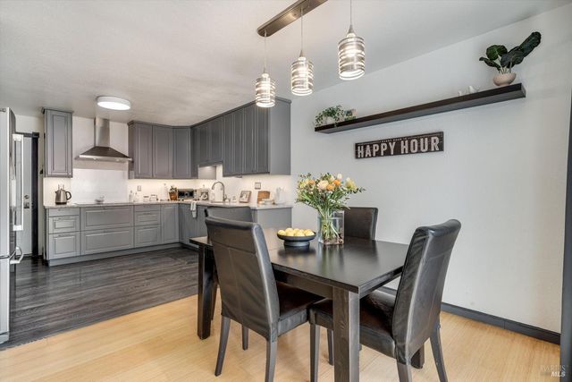 30 Fredrick Dr, Rohnert Park, CA 94928