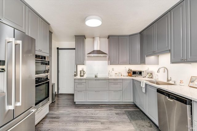 30 Fredrick Dr, Rohnert Park, CA 94928