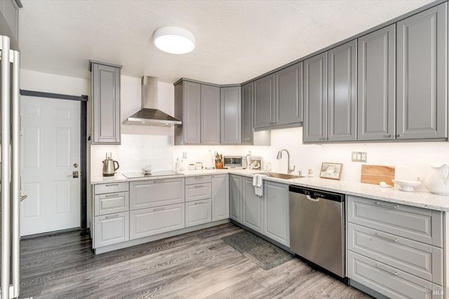 30 Fredrick Dr, Rohnert Park, CA 94928