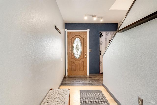 30 Fredrick Dr, Rohnert Park, CA 94928