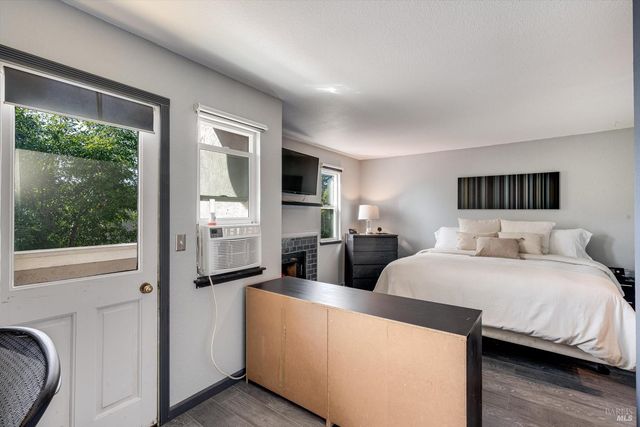 30 Fredrick Dr, Rohnert Park, CA 94928