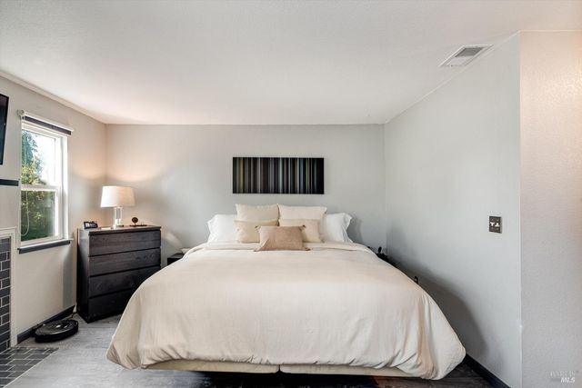 30 Fredrick Dr, Rohnert Park, CA 94928