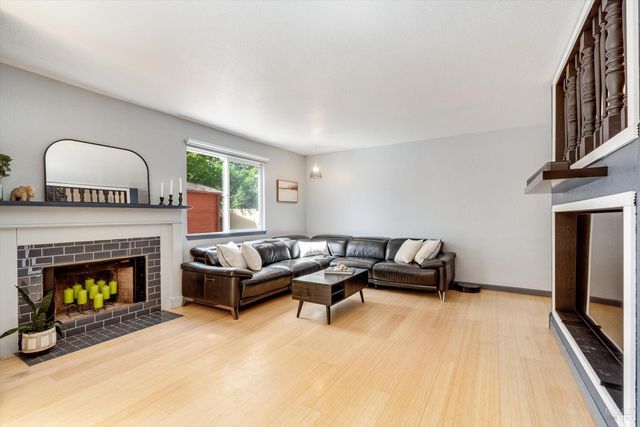 30 Fredrick Dr, Rohnert Park, CA 94928