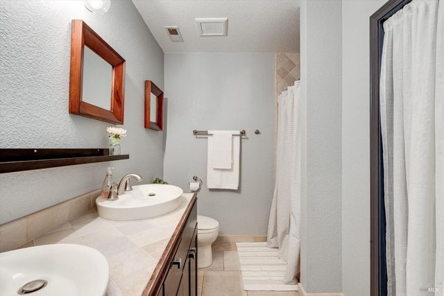 30 Fredrick Dr, Rohnert Park, CA 94928