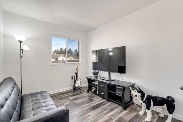 30 Fredrick Dr, Rohnert Park, CA 94928