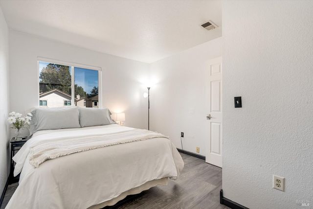 30 Fredrick Dr, Rohnert Park, CA 94928